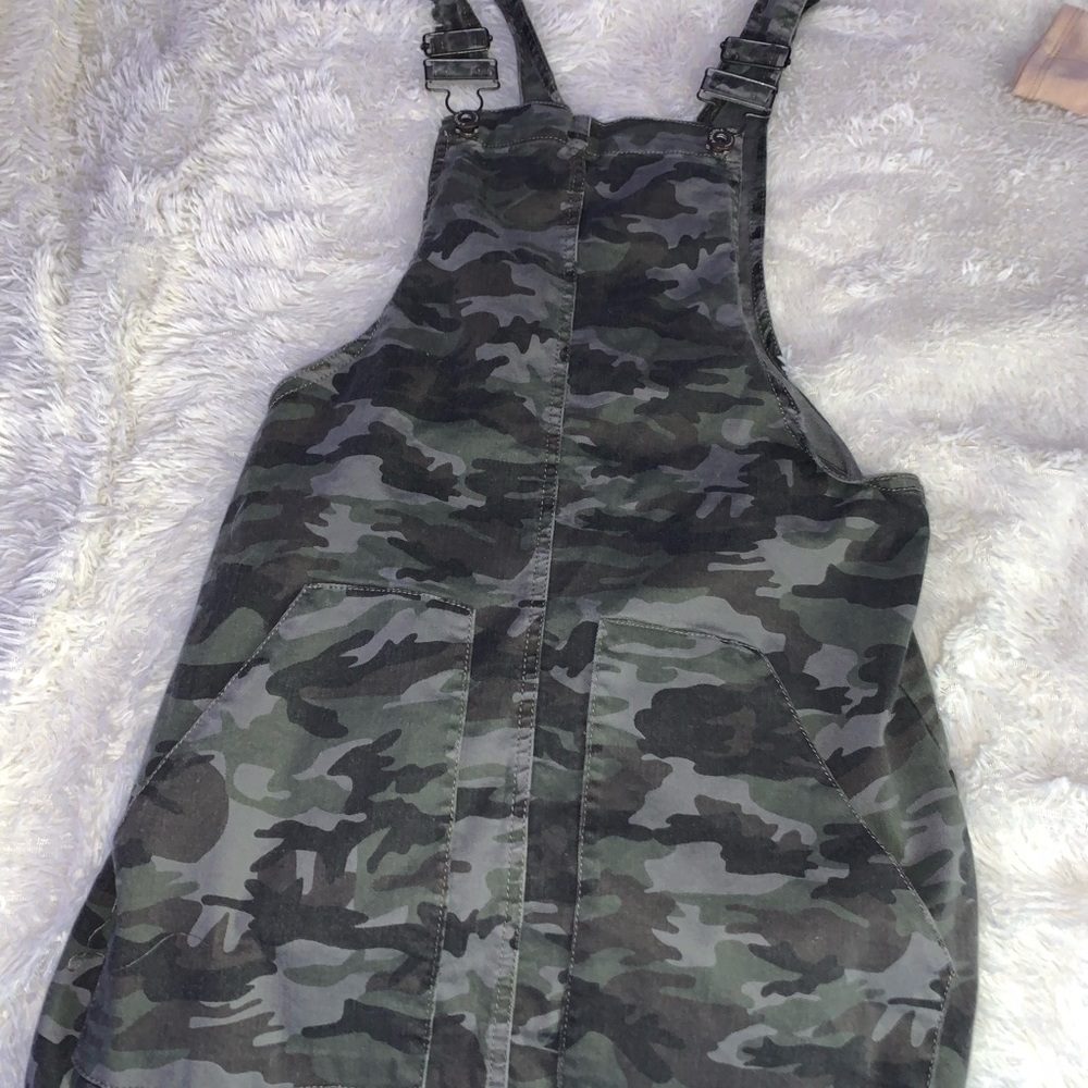 Overall dress
